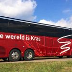 De superluxe Kras Top Class bus met panoramadak