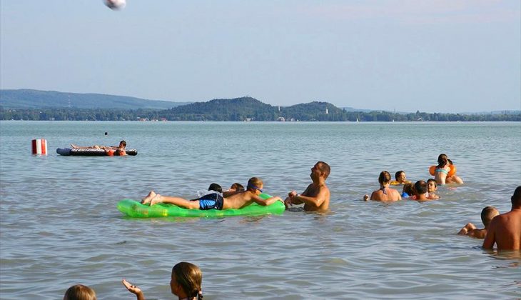 Aanbiedingen en korting Balatontourist Camping Napfény Révfülöp