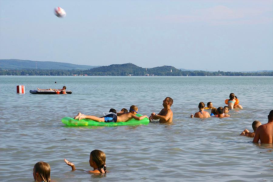 Aanbiedingen en korting Balatontourist Camping Napfény Révfülöp