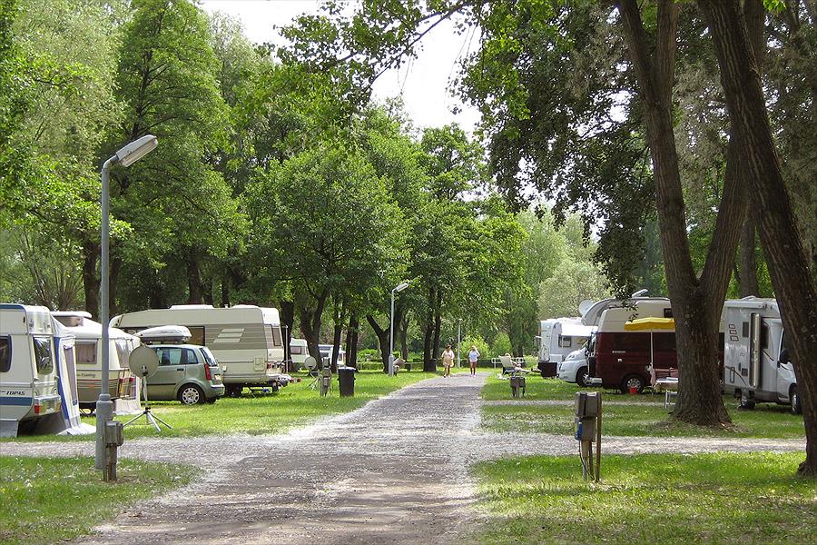 Balatontourist Camping & Bungalows Zala in Keszthely is een kindvriendelijke camping in Hongarije