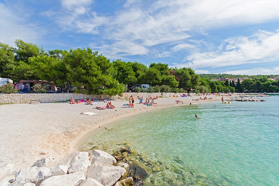 Camping Rozac bij Okrug Gornji (Split-Dalmatië)