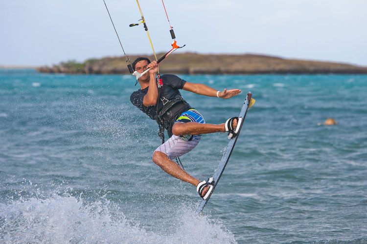 3 redenen waarom jij moet gaan kitesurfen op vakantie!