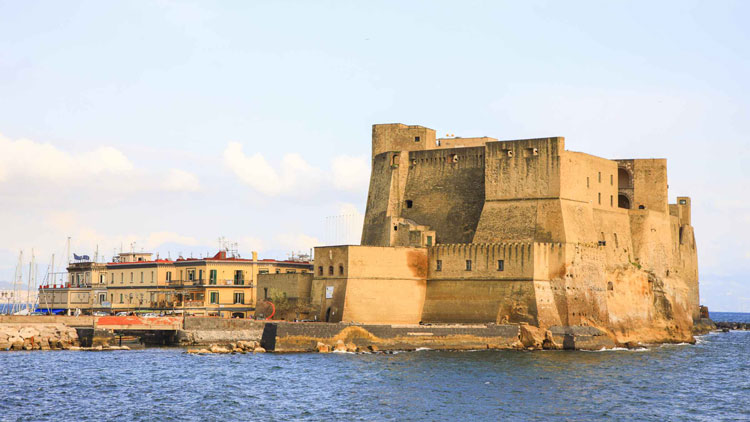 Castel Dell’Ovo ontdekken in Napels