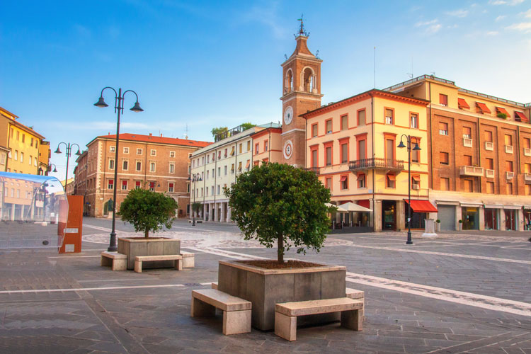Piazza Tre Martiri Rimini bezoeken
